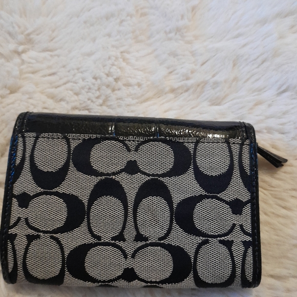 Coach Rehab Piece: Bleecker Wallet - Picture 2 of 11